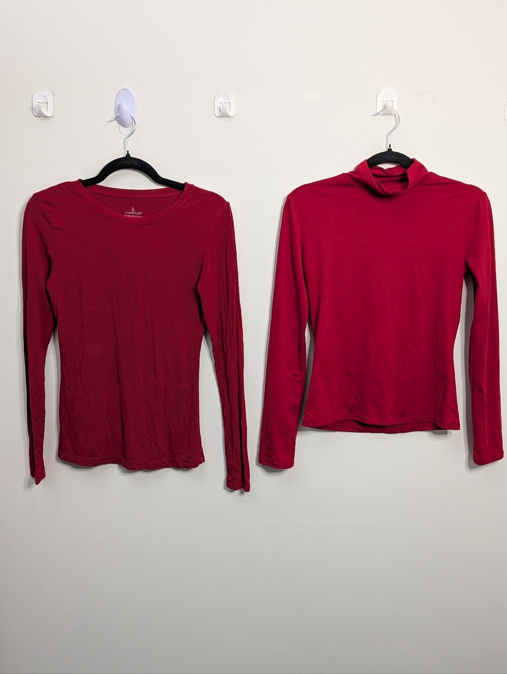 Cuddl Duds + Yummy Soft Red Top Bundle S